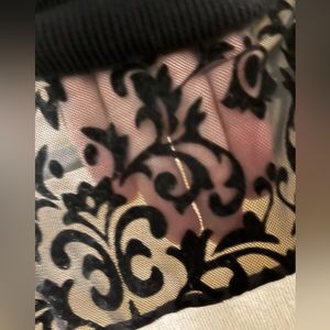 August Silk Lightweight Black and Cream Sweater with Lace Detail size Large